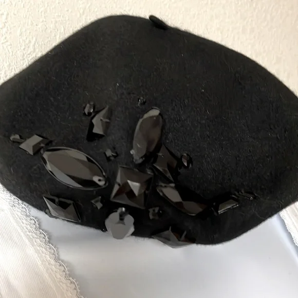 DKNY BERET, NEVER WORN, BLACK. - Picture 3 of 6
